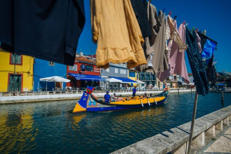 Aveiro no Coração - Passeio de barco típico em Aveiro - Explore Aveiro’s Canals on a Traditional Moliceiro Boat Trip
