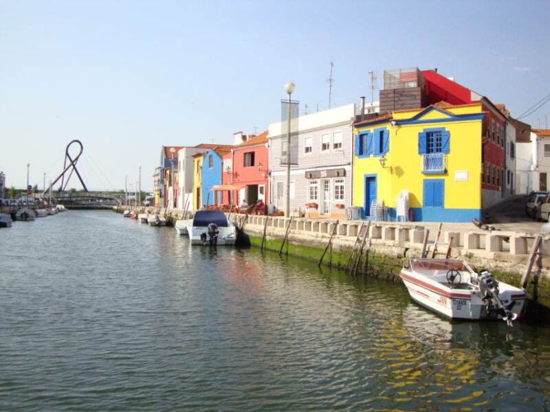 Aveiro: Walking Tour, Boat Cruise, Sweets & Church Entrance - Practical Details: Meeting Point and Tour Logistics