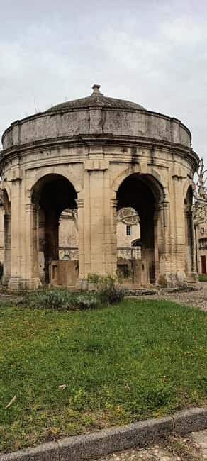 Avignon and Villeneuve Les Avignon: Electric bike tours - The Guide and Group Experience