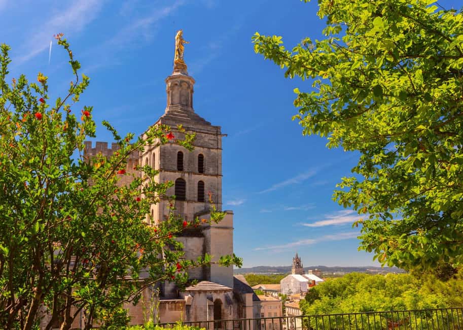 Avignon: Express Walk with a Local in 60 minutes - Exploring Avignon’s Historic Walls and Landmarks