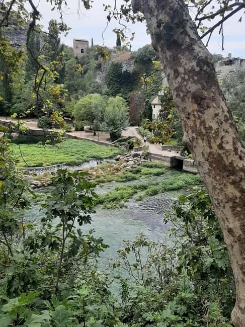 Avignon: Luberon, Gordes, and Roussillon Half-Day Tour - Photo Stop at Sénanque Abbey