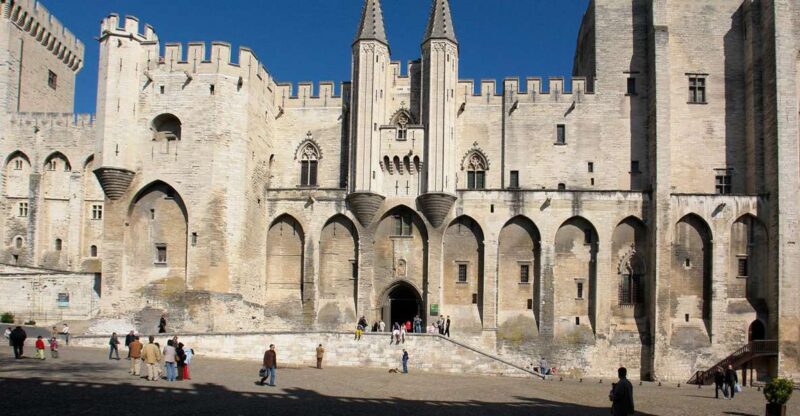 Avignon: Private Guided Walking Tour with Hotel Pickup - Visiting the Palais des Papes and Pont d’Avignon