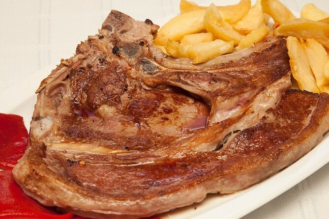 Avila and Segovia Tour with Monuments and Gastronomic Lunch from Madrid - Guides and Commentary