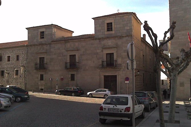 Ávila Walking Tour - Logistics: Meeting Point, Group Size, and Accessibility