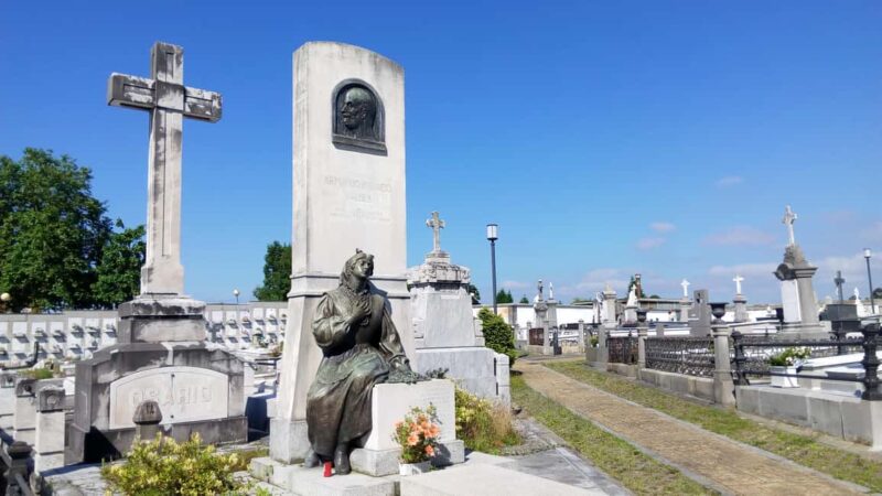 Avilés: Guided tour of the La Carriona cemetery - Highlights: The Pantheon of the Marquises of San Juan de Nieva