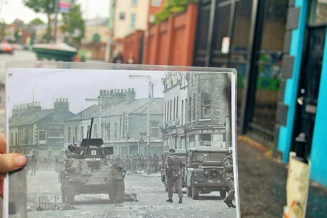 Award winners Express 2 hrs Black Taxi tours and Mural Taxi Tour - Belfast’s Political History in a Black Taxi