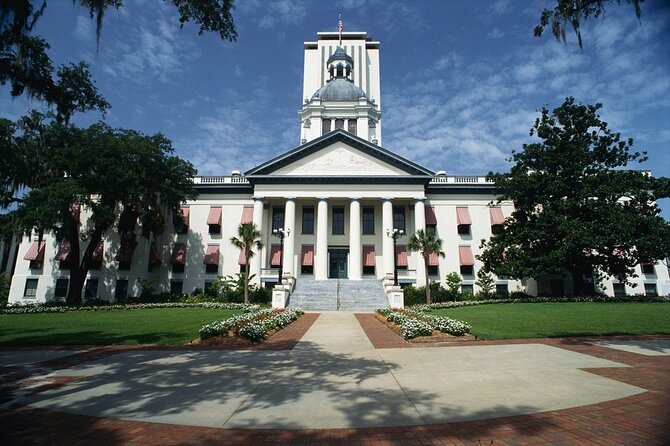Awesome Scavenger Hunt: The Best of Florida's Capital - Explore Tallahassee in a Fun, Active Way with the Awesome Scavenger Hunt