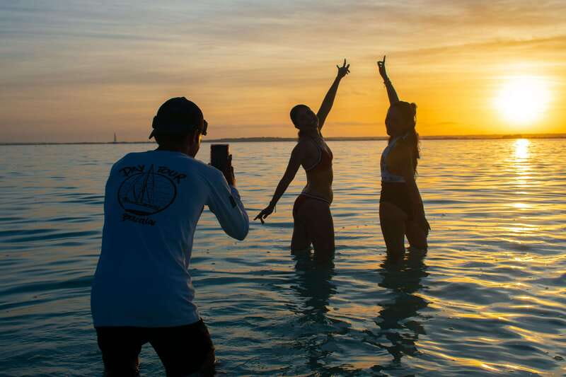 Bacalar: Sunrise Paddleboard Tour with Floating Picnic - The Role of Guides and Their Expertise