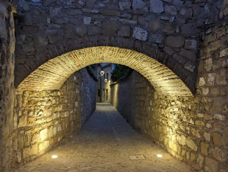 Baeza: Guided walking tour of history and legends - Exploring the Palace Jabalquinto and Its Gothic Façade