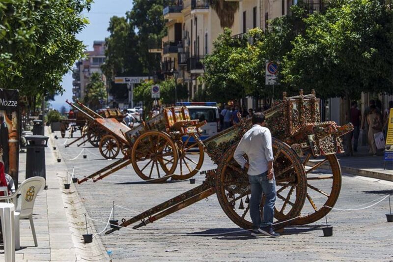 Bagheria: tour of Villa Palagonia and Street Food itinerary - Practical Details: Meeting Point, Transportation, and Accessibility