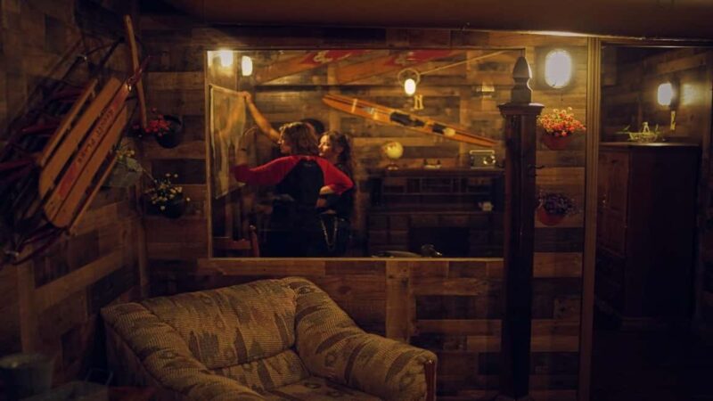 Bakersfield: Mystery at the Lost Point Lodge - Discover the Mystery at the Lost Point Lodge in Bakersfield