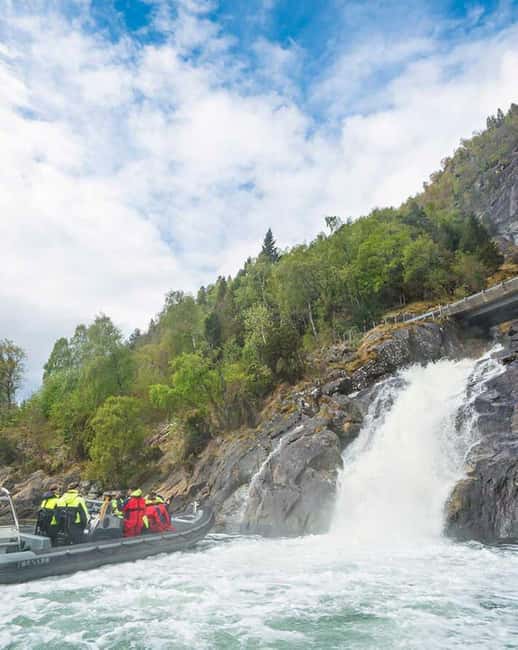 Balestrand: Fjord Sightseeing by Fast Boat - The Viking Legend and Fritjof Statue