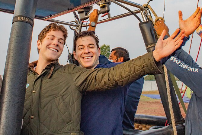 Balloon flight + Breakfast in cave + Pyramids + Pick up CDMX. - Logistics and Group Size