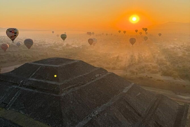 Balloon flight + CDMX pickup + Buffet Breakfast - Discover the Magic of a Hot Air Balloon Over Teotihuacán