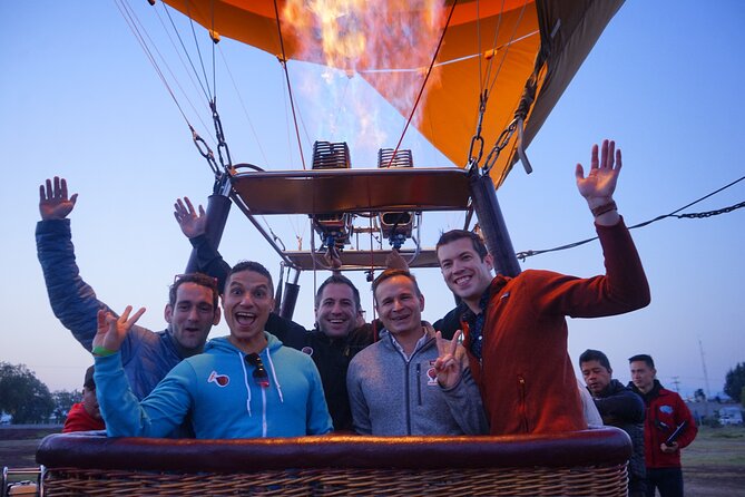 Balloon flight through Teotihuacan + Transportation CDMX + Pyramids - Discover the Unique Adventure of a Balloon Flight over Teotihuacan for $206