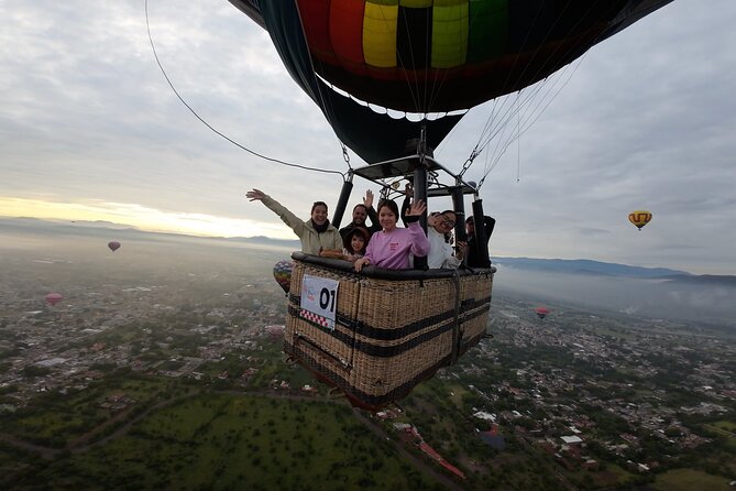 Balloon flight with breakfast in Cave and Pyramids from CDMX - Key Points