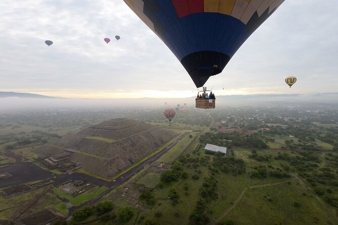 Balloon flight with breakfast in Cave and Pyramids from CDMX - Breakfast at La Cueva and Regional Tastings