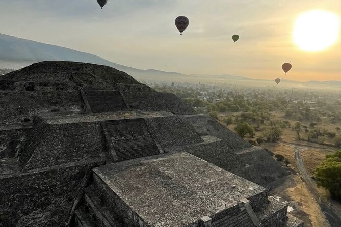 Balloon Flight with Breakfast in Cave and Round Trip CDMX - Key Points