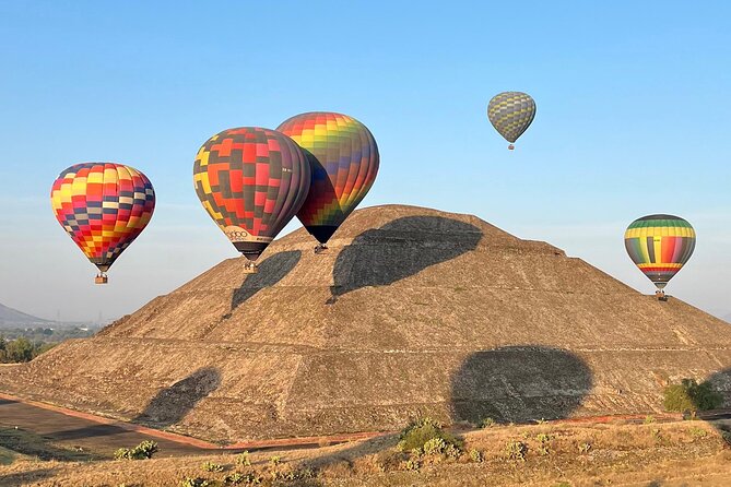 Balloon Flight with Pick Up on CDMX + Breakfast + Pyramids - Key Points