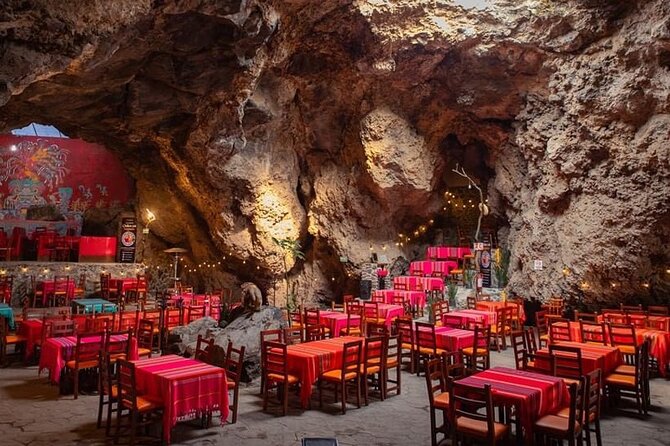 Balloon flight with pyramids tour and transportation from Mexico City - Breakfast in La Cueva Teotihuacán with Mexican Flavors