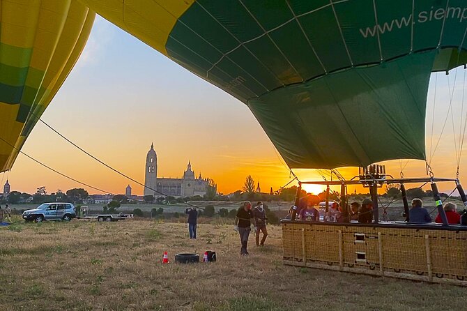 Balloon ride in Segovia with optional transportation from Madrid - The Pilot and Safety Standards