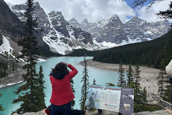 Banff/Canmore: Moraine Lake and Lake Louise Shuttle-90m each lake - What Makes the Trip to Moraine Lake and Lake Louise Special