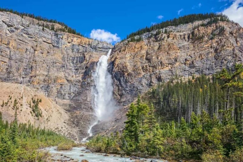 Banff: Emerald Lake, Lake Louise, Takakkaw Falls & Town Tour - Capturing the Iconic Beauty of Lake Louise