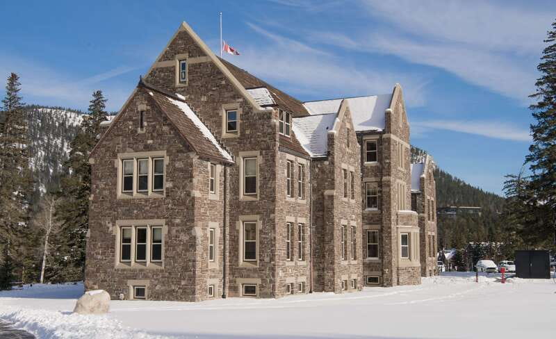 Banff: Guided Day Trip with Hotel Pickup and Drop-off - Pacing and Group Size: Personalized and Relaxed