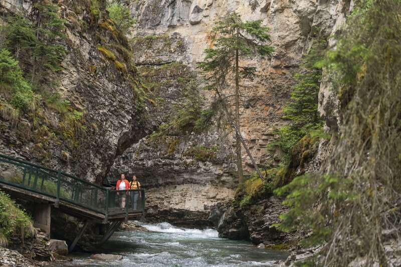 Banff: In-Depth Banff Area & Canyon Day Tour - Marvel at Johnston Canyon and Marble Canyon in Different Seasons