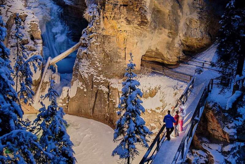 Banff: Johnston Canyon Evening Icewalk - Exploring Johnston Canyon in the Darkness
