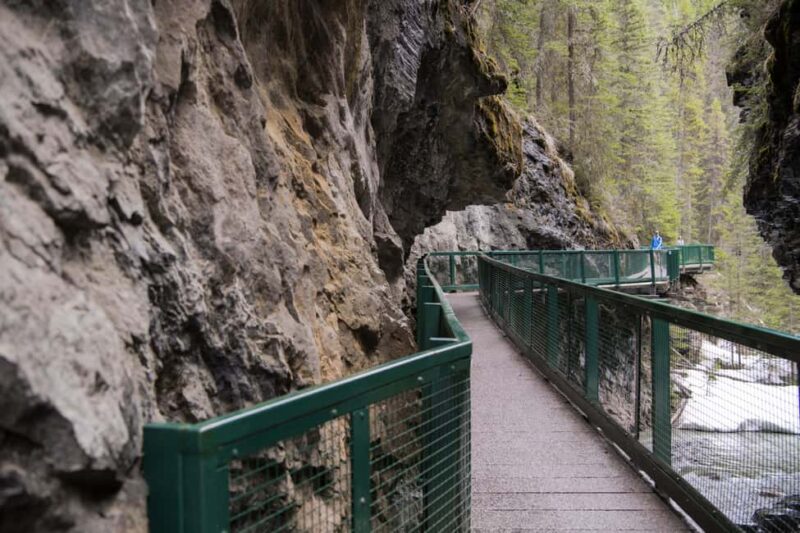 Banff, Lake Louise, Johnston Canyon, Vermilion Lake Day Trip - Key Points