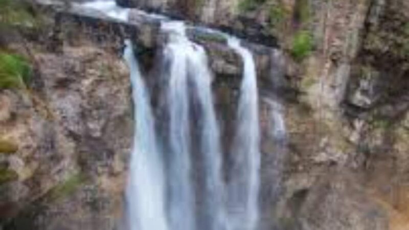 Banff: Lake Louise, Moraine, Emerald & Johnston Canyon Tour - Timing, Pacing, and Physical Considerations