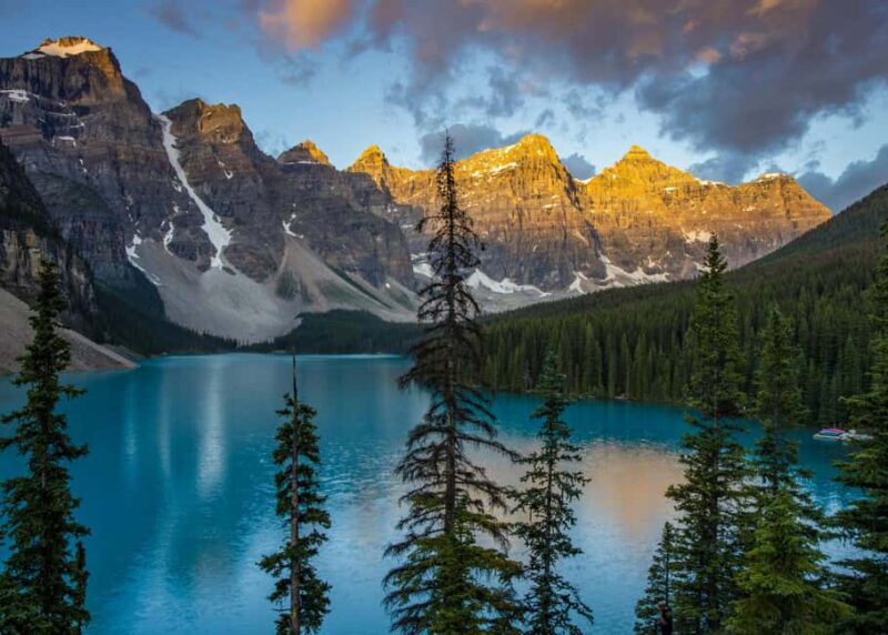 Banff Lake Louise, Moraine, Emerald Lake and Johnston Canyon - Discover the Canadian Rockies’ Most Stunning Spots in One Day