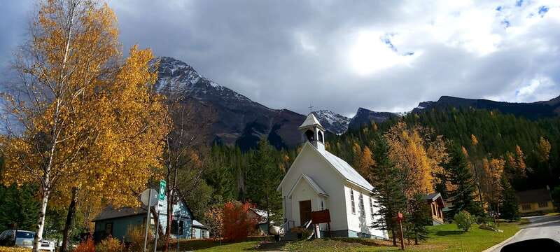 Banff National Park: Full-Day Adventure - Exploring Banff Town: Shops, Cafés, and Art Galleries