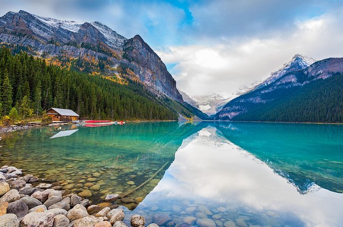 Banff National Park Tour Lake Louise and Moraine Lake by coach - Exploring Moraine Lakes Spectacular Scenery