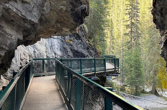 Banff National Park Tour Lake Louise and Moraine Lake by coach - Visiting Banff Hot Springs or Taking the Gondola Ride