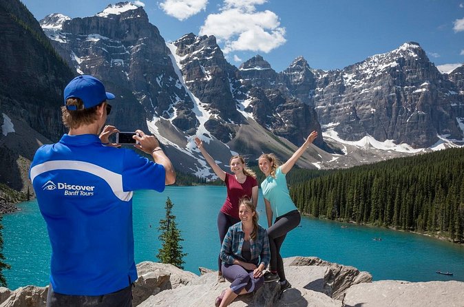 Banff National Park Tour with Lake Louise and Moraine Lake - The Experience with a Small Group