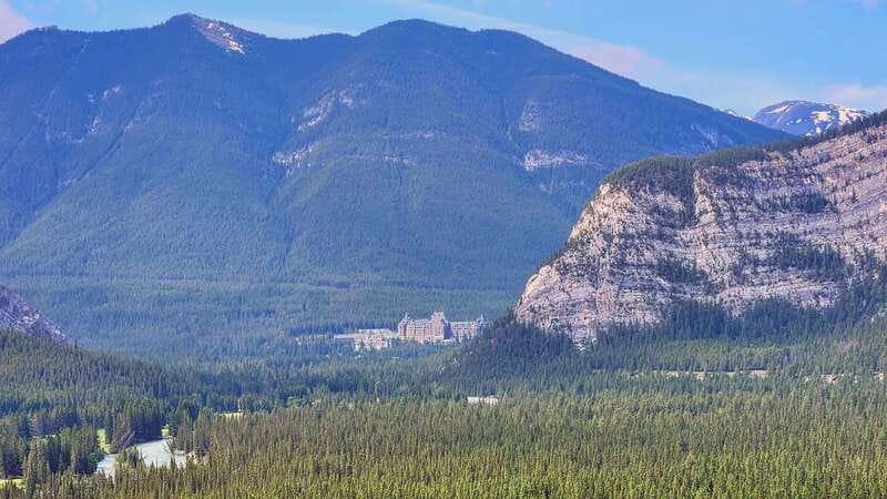 Banff Private Full-Day Tour Lake Louise, Gondola & more - Sunset Views at Vermillion Lakes