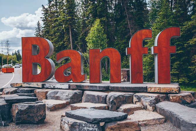 Banff Top 5 Lakes and Banff Town Day Trip From Calgary - Exploring Lake Louise’s Year-Round Beauty