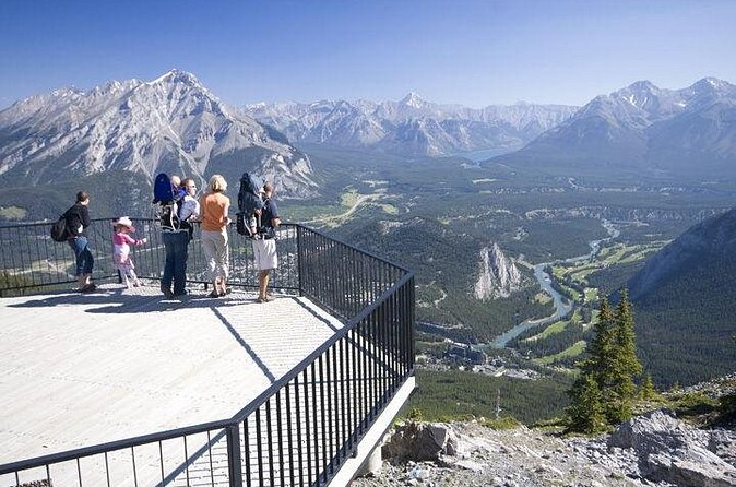 Banff Tour with Gondola & Lake Cruise - roundtrip from Calgary - Leisure Time in Banff Downtown