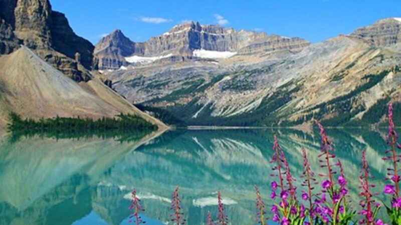 Banff:Crowfoot Glacier, 4 Lakes and Johnston Canyon tour - Columbia Icefield Discovery Centre and Skywalk