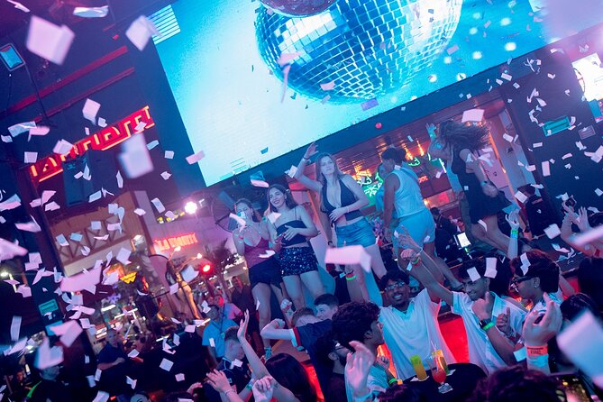 Bar Crawl Madness Tour in Cancun - Key Points