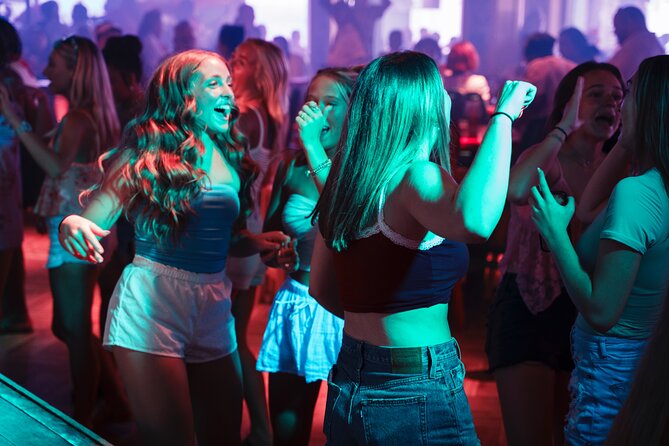 Bar Crawl Madness Tour in Cancun - What the Tour Feels Like and Its Unique Strengths