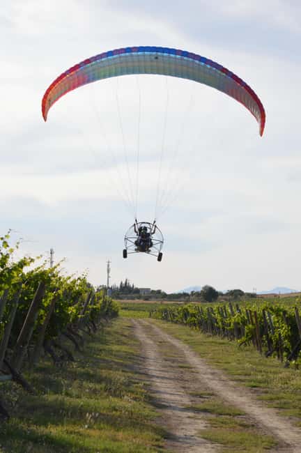 Barbastro: Flight over the Sommos wineries with guided visit and wine tasting - Explore the Unique Combination of Flying and Wine in Barbastro