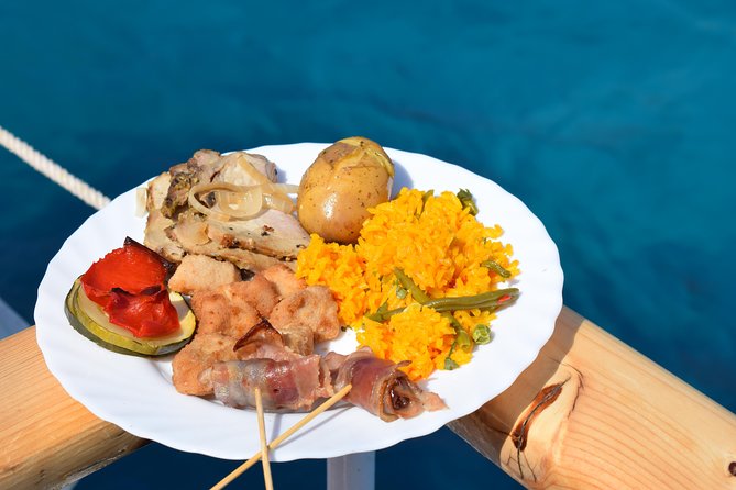 Barca Samba: The best boat experience in Mallorca - Food, Drinks, and Lounge Atmosphere on Deck