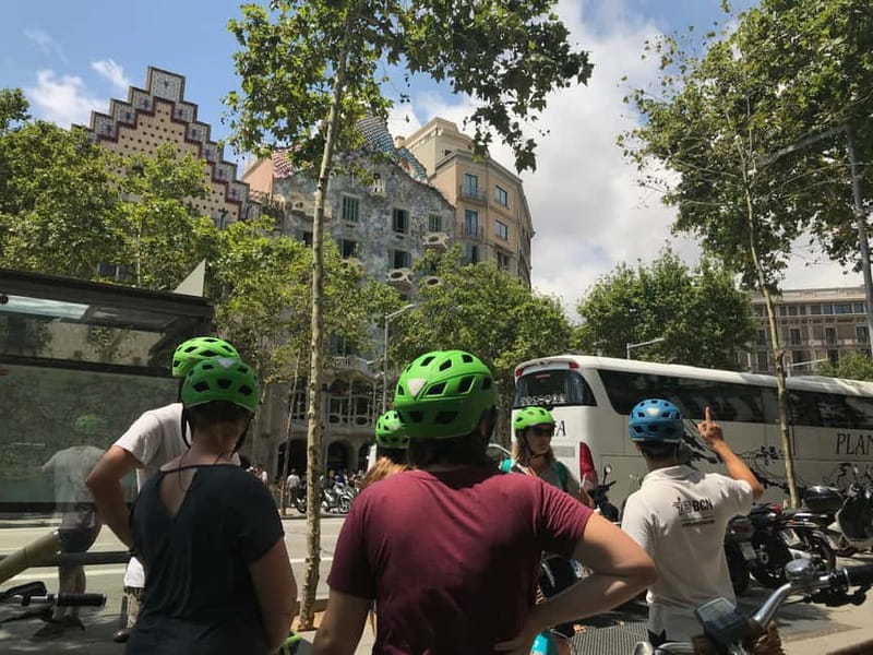Barcelona: 1.5-Hour Sightseeing Tour by Bike/Electric Bike - Stopping at La Boqueria Market