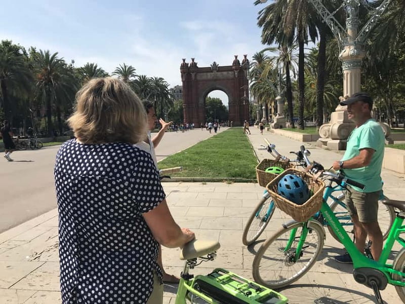Barcelona: 1.5-Hour Sightseeing Tour by Bike/Electric Bike - The Waterfront and Beach Views