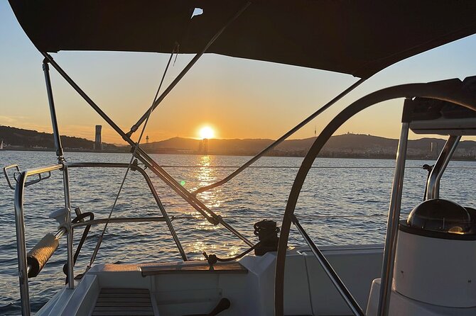 Barcelona 1-hour Boat Trip with Cava and Snacks - Key Points