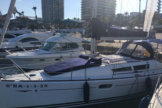 Barcelona 1-hour Boat Trip with Cava and Snacks - Exploring the Iconic Playa de La Barceloneta from the Sea