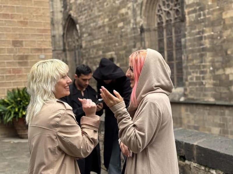 Barcelona: 1 Hour Gothic Quarter and El Born Walking Tour - Discovering the Gothic Quarter’s Medieval Streets